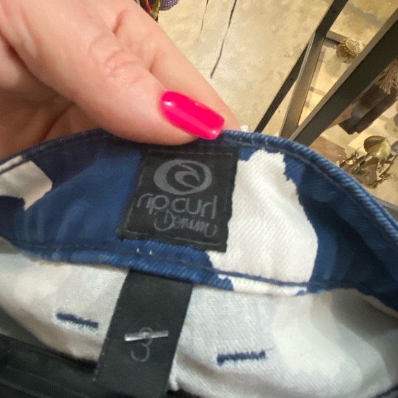 RIP CURL LACE UP SIDES SHORTS SIZE 3 JUNIORS NEW - NEVER WORN - Picture 3 of 4